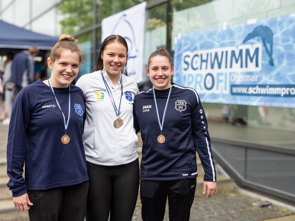 Die glücklichen Gewinnerinnen Nele Hildebrandt, Anna Zepp und Lena Otto